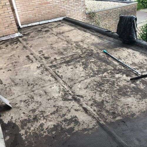 Schoonmaken van een plat dak in Bolsward Schoonmaken van een plat dak in Bolsward