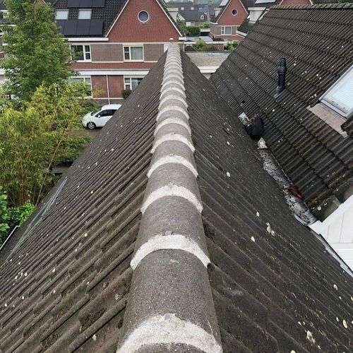 Dakinspectie Bolsward aan de nokvorsten Dakinspectie Bolsward aan de nokvorsten