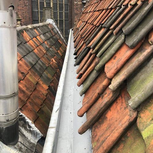 Oude dakgoot weer helemaal nieuw Dakgoot in Bolsward reparatie